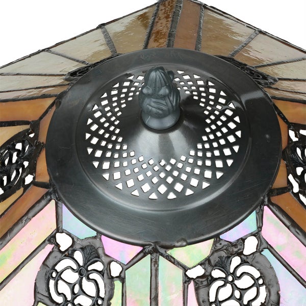 Detail einer Tiffany Lampe mit dekorativem Lampenschirm