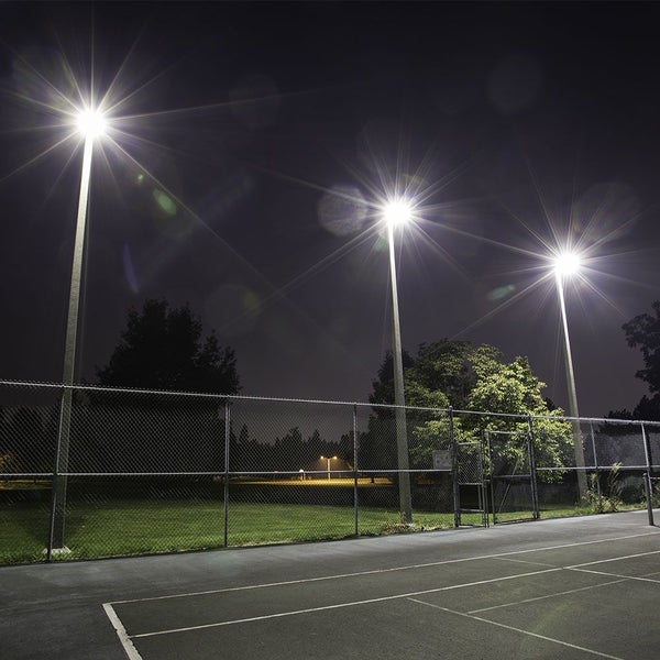 LED-Flutlicht mit Maßangaben.