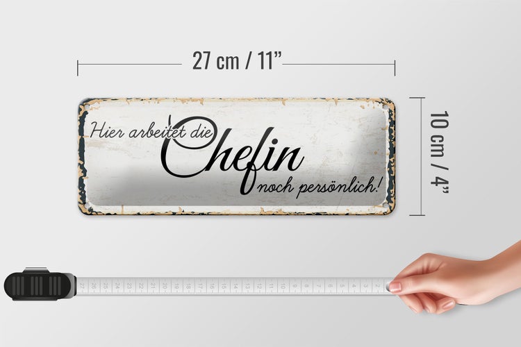 Blechschild Spruch 27x10 cm Hier arbeitet die Chefin noch persönlich Dekoration