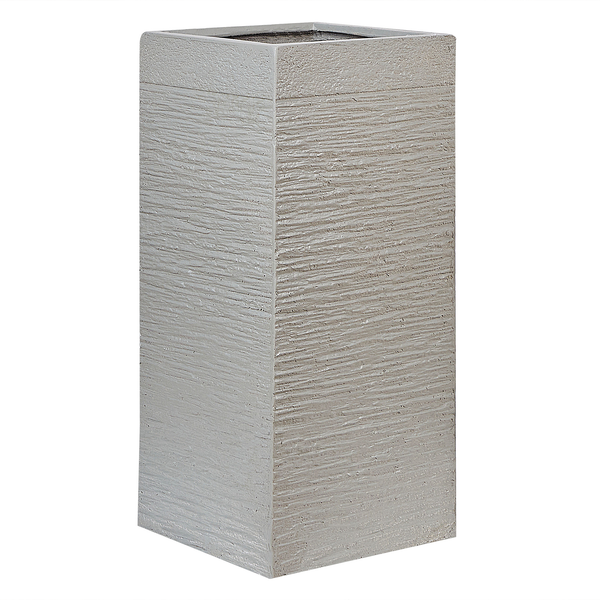 Quadratischer Pflanzkübel mit rauer Oberfläche