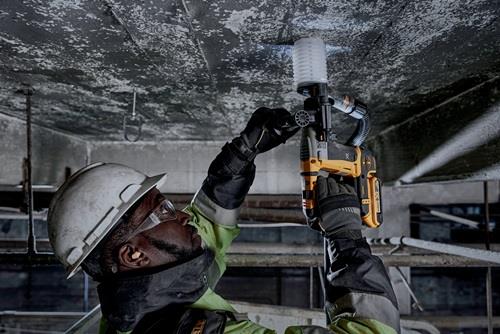 DeWalt Bohrhammer auf Betonuntergrund