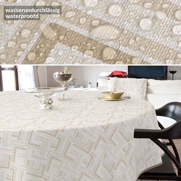 Wasserdichte, runde Tischdecke mit geometrischem Muster auf einem Esstisch
