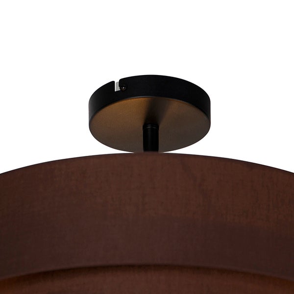 Schwarze Deckenbefestigung einer Deckenleuchte mit braunem Stoffschirm.