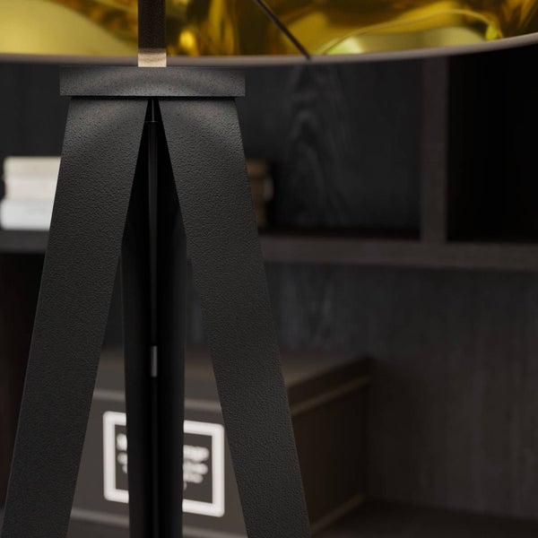 Detailaufnahme des Stativs einer Stehlampe