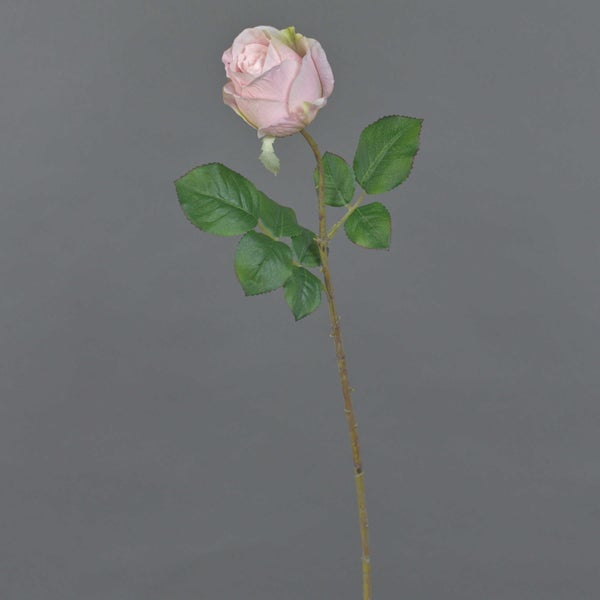 Künstliche Rose am Stiel mit rosa Blüte und grünen Blättern.
