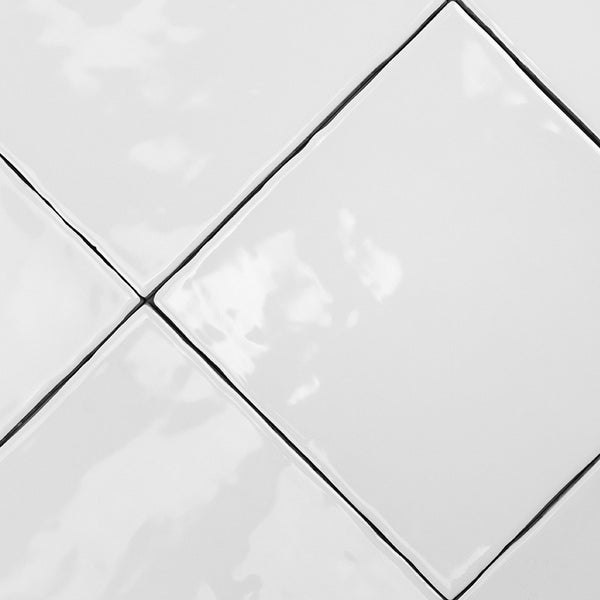 Quadratische Wandfliese mit glänzender Oberfläche