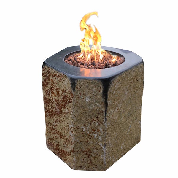 Gasfeuerstelle in Naturstein-Optik mit Lavasteinen und brennender Flamme.