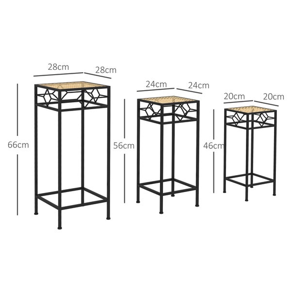 Graue Truhenbank mit Knopfheftung und den Maßen 100 x 40 x 44 Zentimeter.