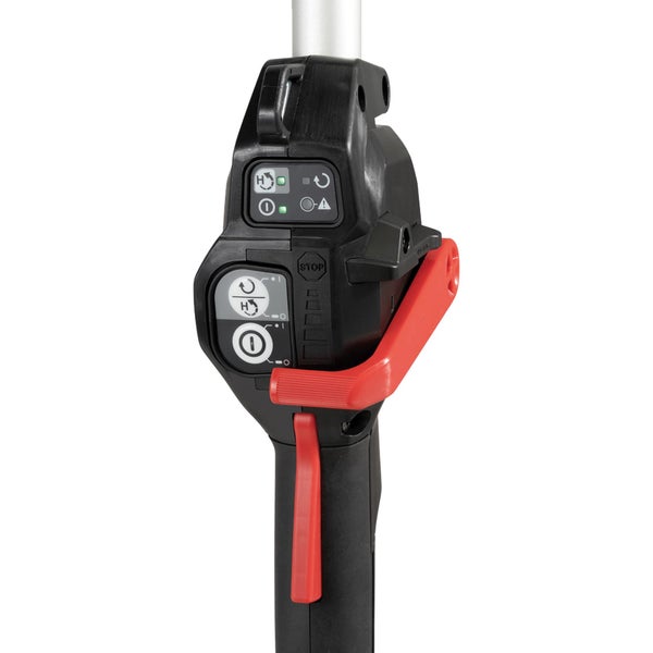 Moderner Badheizkörper an einer Badezimmerwand montiert