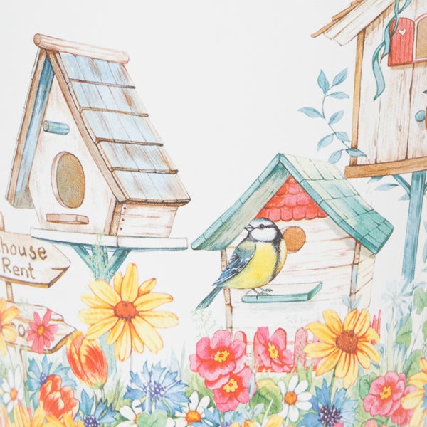 Illustriertes Muster mit verschiedenen Vogelhäusern, einer Meise und Frühlingsblumen wie Sonnenblumen im Aquarellstil.