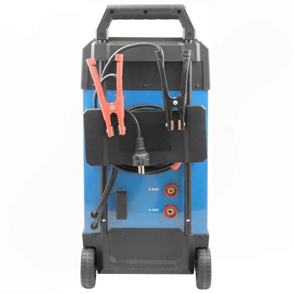 Batterieladegerät für Fahrzeuge mit 12 Volt und 24 Volt Anschlüssen und Ladeklemmen auf Rollen.