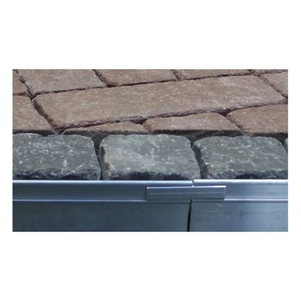 Pflastersteine und Rasenkante