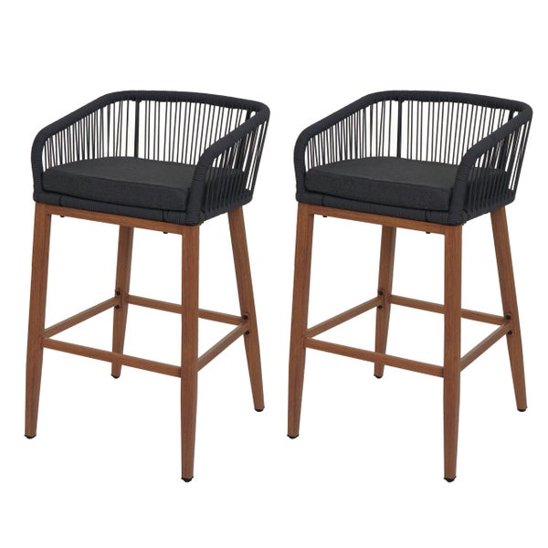Zwei Barhocker mit Armlehne und Holzbgestell