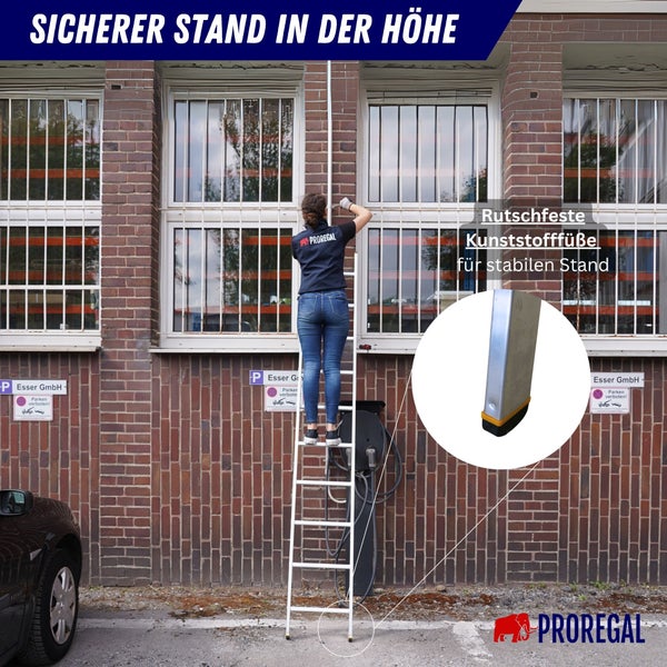 Frau steht auf einer Leiter vor einem Backsteingebäude. Die Leiter hat rutschfeste Kunststofffüße für einen stabilen Stand. Proregal Logo