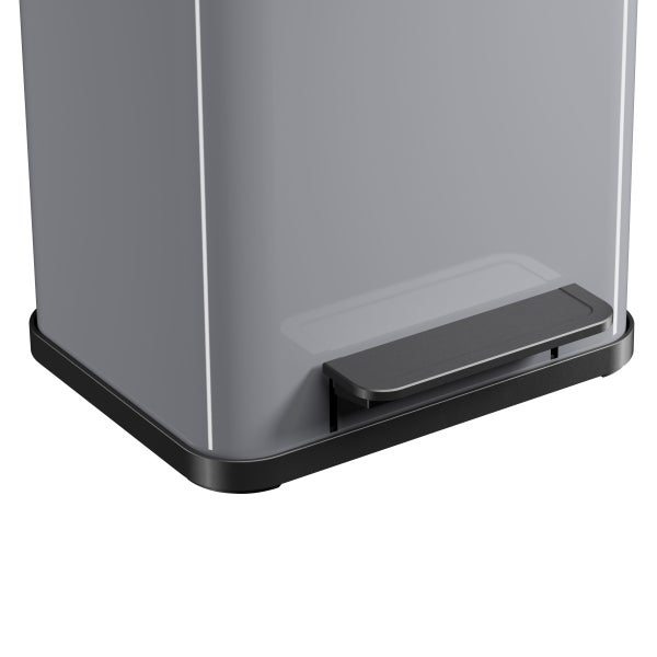 Detailansicht eines rechteckigen Treteimers