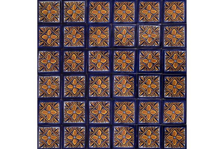 Fliesen mit floralem Muster