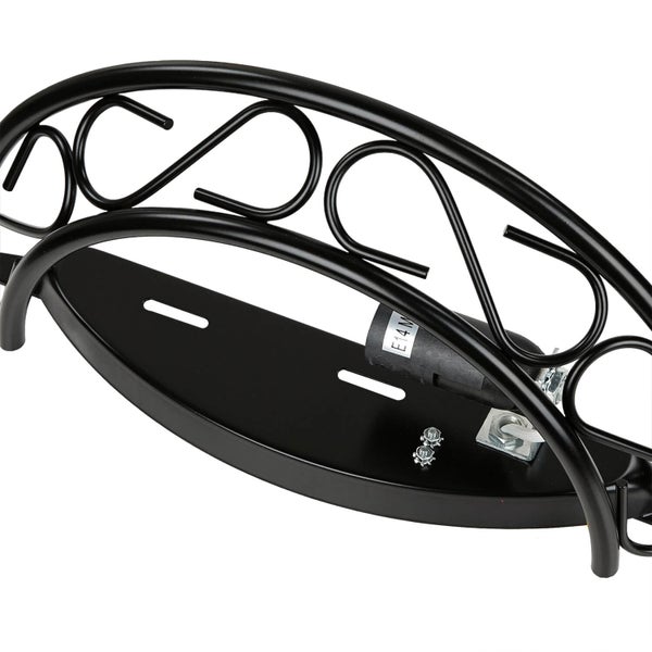 Wandleuchte aus Metall mit dekorativen Elementen