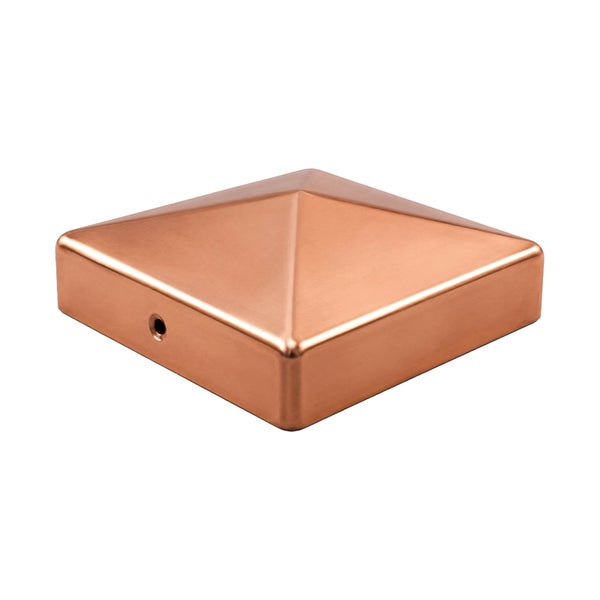 Quadratische Pfostenkappe aus Kupfer in Pyramidenform mit Bohrung.