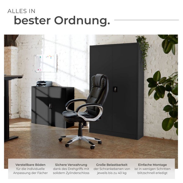 Büroeinrichtung mit Aktenschränken und Bürostuhl für ein geordnetes Arbeitszimmer