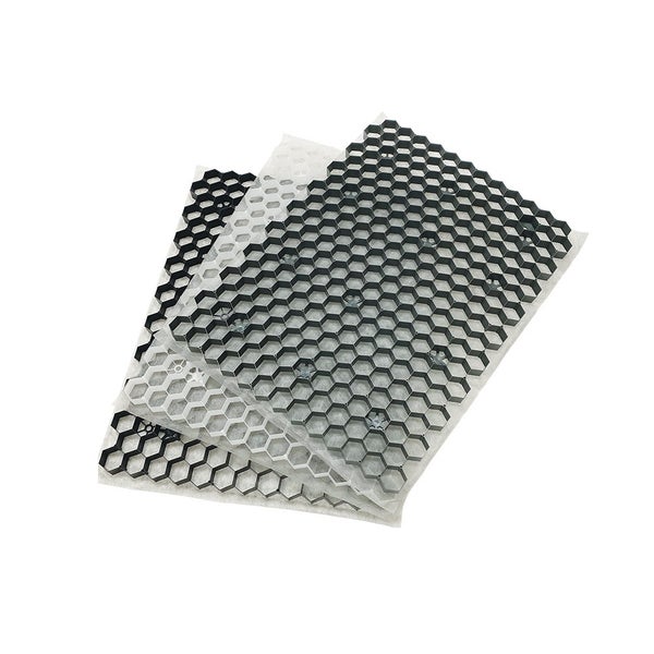 Kiesgitter mit Wabenstruktur und Geotextil-Vlies.