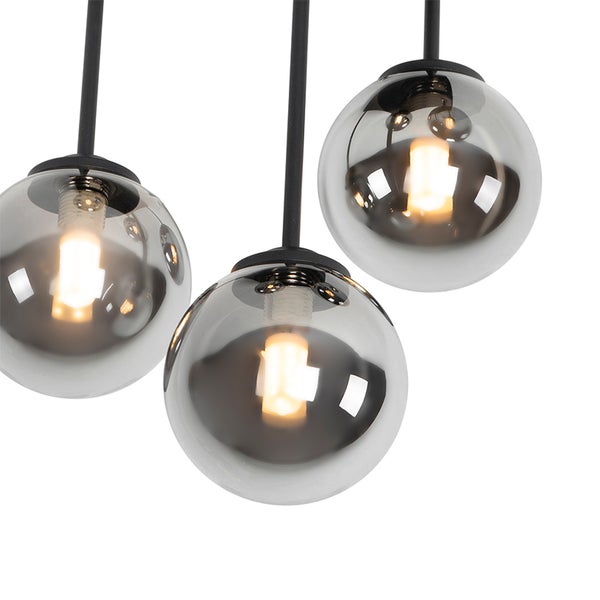 Pendelleuchte mit drei Glasschirmen in Kugelform