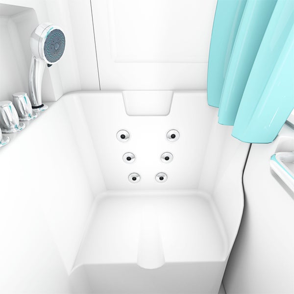 Innenansicht einer weißen Sitzbadewanne mit sechs Massagedüsen an der Rückenlehne, einer Handbrause und einem Duschvorhang.
