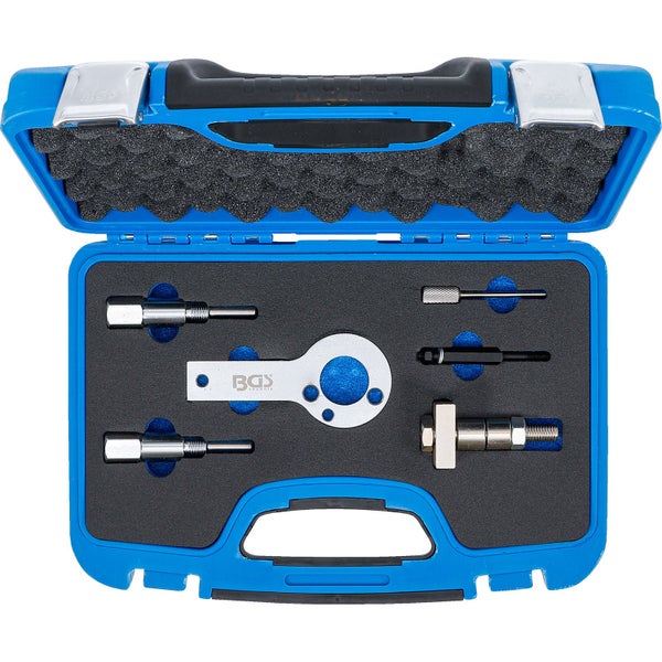 Werkzeugsatz im blauen Koffer zur Motorreparatur