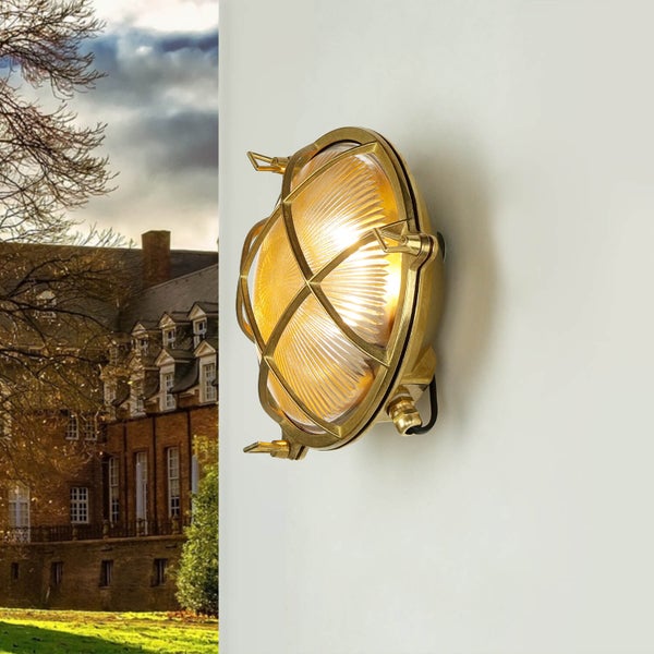 Goldene Schiffslampe für Wandmontage mit Schutzgitter