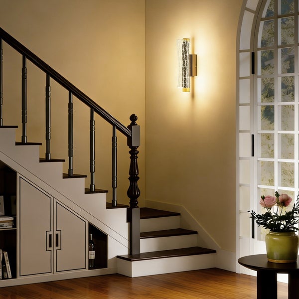 Künstliche Monstera Pflanze mit großen, grünen Blättern.