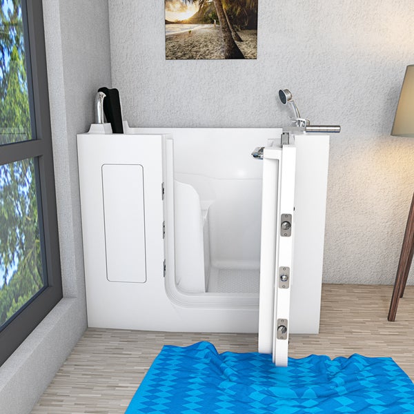 Begehbare Badewanne mit offener Tür, Armatur und Duschkopf