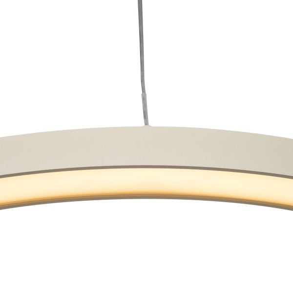 Halbrunde Hängeleuchte mit Kabelaufhängung