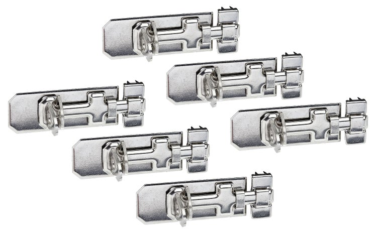 Detailansicht eines Metallschranks mit Regalböden, Wandbefestigung und Regalbodenträger.