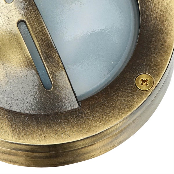 Detailansicht einer runden Wandleuchte mit Schraube