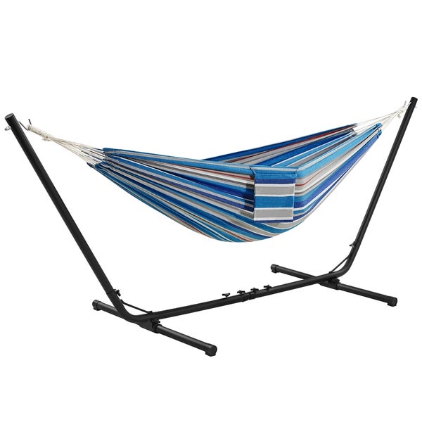 Gestreifte Hängematte mit schwarzem Metallgestell