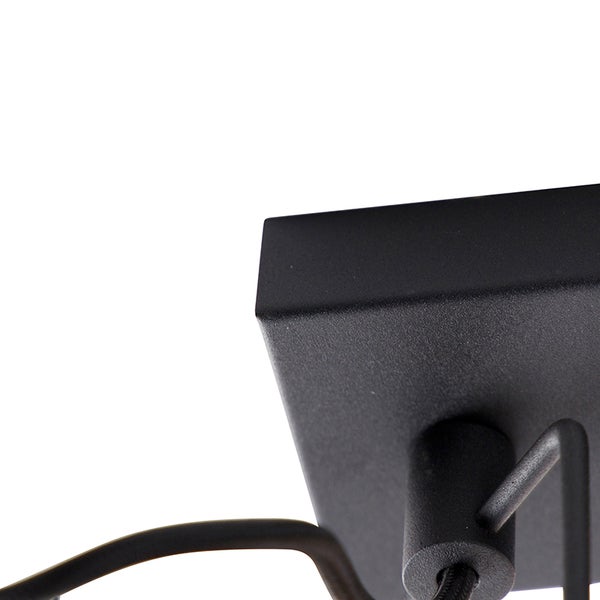 Detailaufnahme einer Deckenbefestigung für eine Lampe