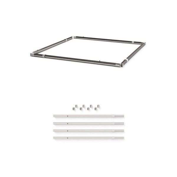 Quadratische verstellbare Duschvorhangstange aus Metall inklusive Einzelstangen und Montagezubehör.