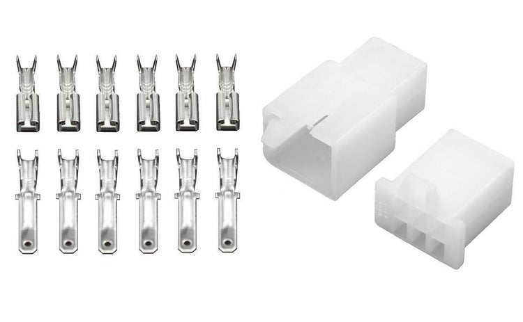 Set mit zwei Kunststoff Steckverbinder Gehäusen und zwölf Metall Steckkontakten