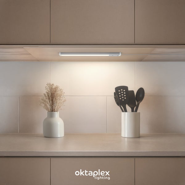 Küchenszene mit LED Unterbauleuchte zur Arbeitsflächenbeleuchtung