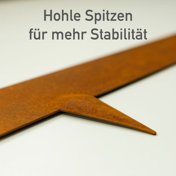 Rasenkante aus Metall mit hohlen Spitzen für mehr Stabilität.
