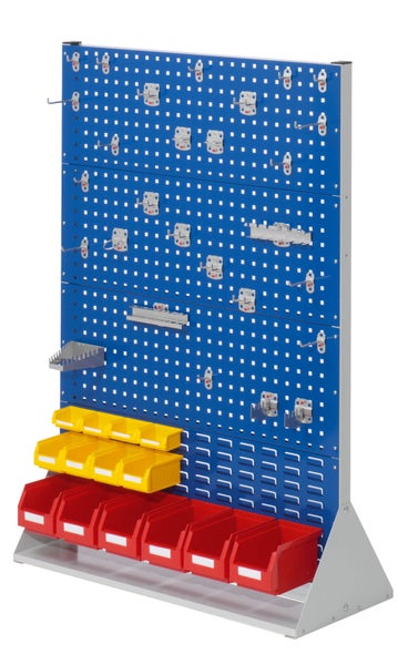 Werkzeugwand mit Haken und Aufbewahrungsboxen