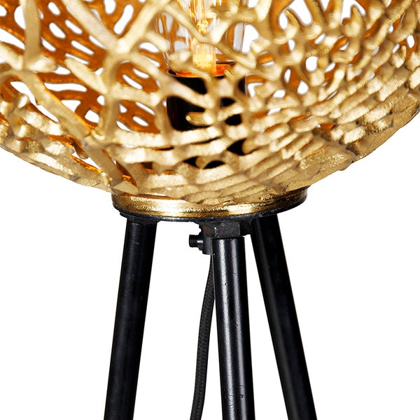Detailaufnahme einer goldenen Tischleuchte mit schwarzem Stativfuß.