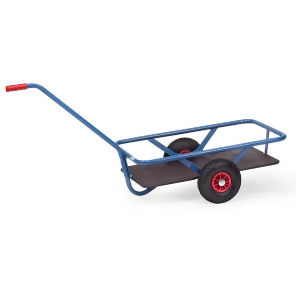 Handwagen mit blauem Metallrahmen, schwarzer Plattform und zwei Luftreifen für den Transport.