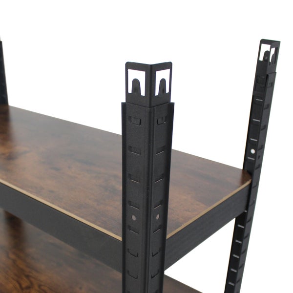 Metall-Steckregal in Schwarz mit Böden in Holzoptik, Detailaufnahme der Eckverbindung.