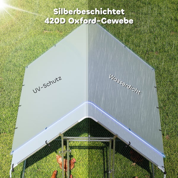 Silberbeschichtete Abdeckplane aus 420D Oxford-Gewebe für Hühnerställe, bietet Schutz vor UV-Strahlung und Regen auf einer Rasenfläche.