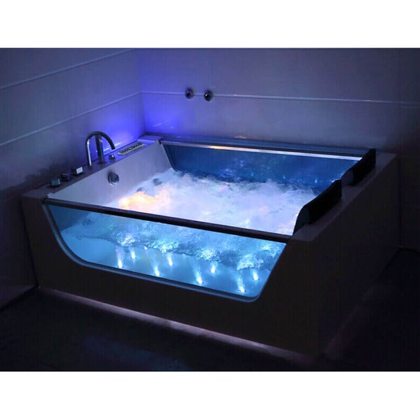 Moderne Whirlpool Badewanne mit Glasfront und integrierter Beleuchtung in einem Badezimmer.