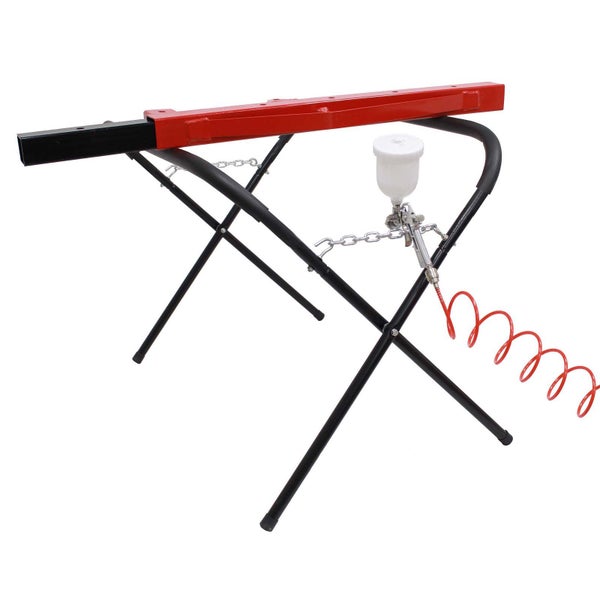 Lackierpistolenhalter mit Spritzpistole und Schlauch