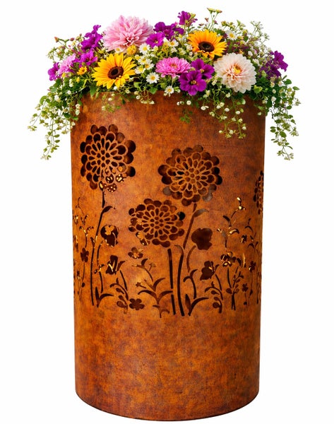 Blumenarrangement in Rostfarbener Pflanzsäule mit Blumenmuster
