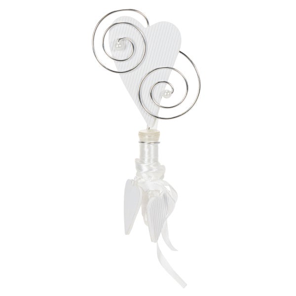 Dekoratives Herz-Ornament in Weiß mit silberfarbenen Drahtspiralen, Perlen und Satinband mit kleinen Herzen.