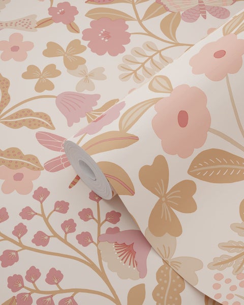 Vliestapete mit floralem und botanischem Muster mit Blüten, Blättern und einem Schmetterling. Hochwertige Wandbekleidung.