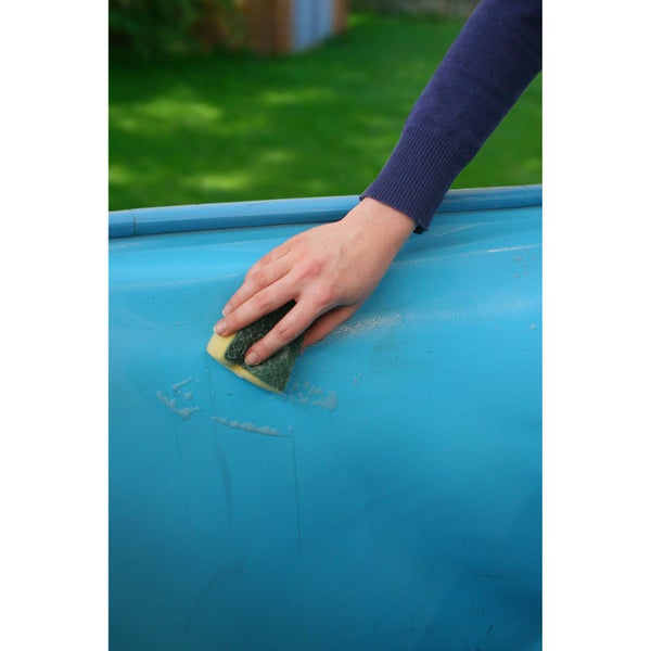 Reinigung einer Oberfläche mit einem Schwamm